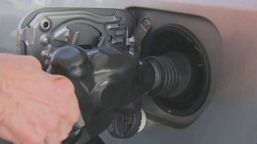 Gas prices drop for third time in four days